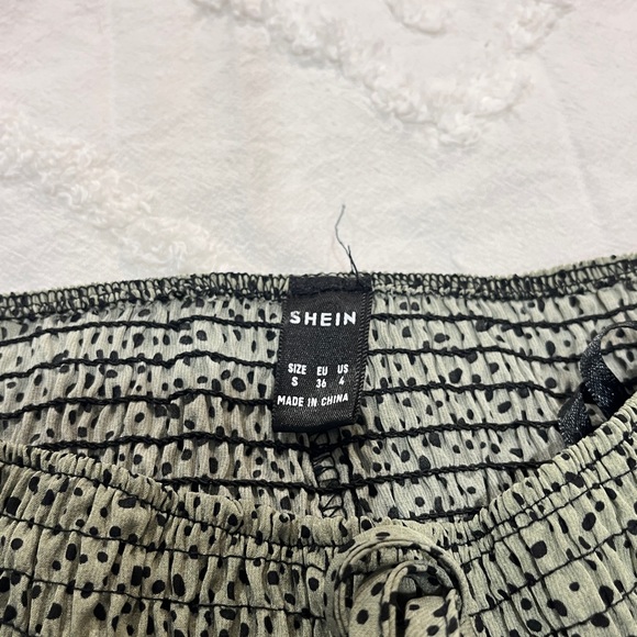 Cute high waisted shorts - Picture 2 of 2